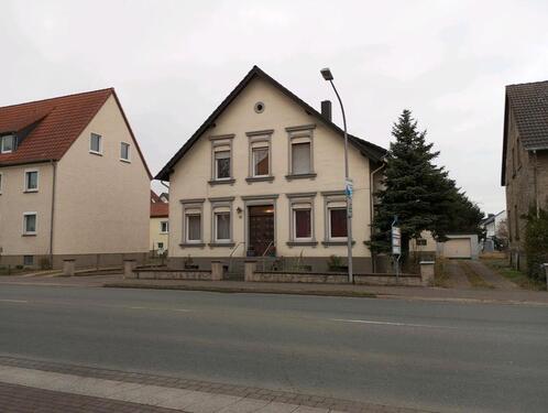 Foto - Großzügiges Zweifamilienhaus inkl Garten Garagen und Grillhütte