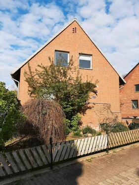 Foto - 2 Familien Haus mit Carport und Doppelgarage