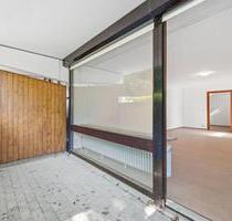 Bogenhausen: Großer Hobbyraum (36 m²) mit Terrasse und Stellplatz - München