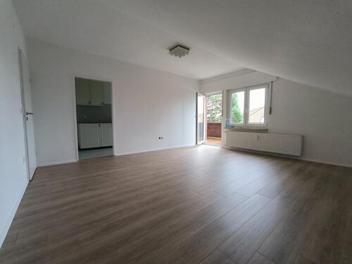 Foto - 3-Zimmer DG-Wohnung in ruhiger Lage in Hgb. (+EBK+Balkon)