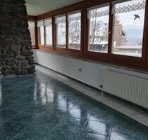 Seniorengerechte 3 Zimmer Wohnung mit Wintergarten und Garten - Frauenau