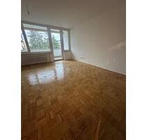 Helle, komplett sanierte 2-Zimmer-Wohnung (3. OG) - Buckenhof