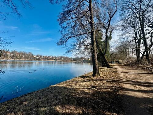 Foto - Helle Altbauwohnung direkt am See in Neustrelitz
