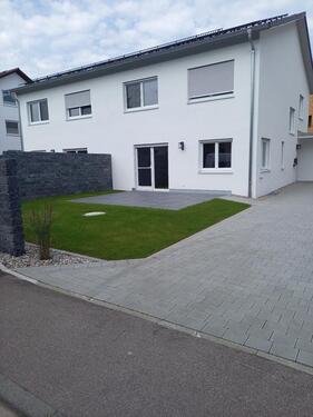 Foto - Doppelhaushälfte mit Garage - 1.430,00 EUR Kaltmiete,