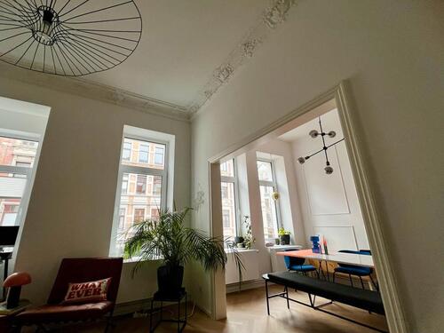 Foto - Altbauwohnung mit Echtholz-Parkett & Balkon - möbliert