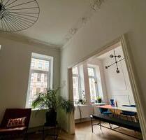 Altbauwohnung mit Echtholz-Parkett & Balkon - möbliert - Hannover Nord