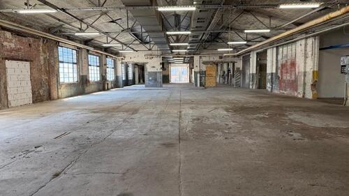 Foto - Halle 870m2 zu vermieten - 1.650,00&nbsp;EUR Kaltmiete, ca.&nbsp; 2,00&nbsp;m&sup2;
