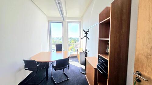 Foto - Möblierter Büro Raum mit Nutzung Empfang, Dachterrasse + Küche
