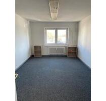 Büro Raum Fläche zu vermieten - 165,00&nbsp;EUR Kaltmiete, ca.&nbsp; 25,00&nbsp;m&sup2; in Lambrechtshagen (PLZ: 18069)