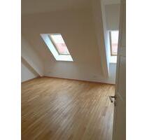 Wunderschöne 4-Zimmer Dachgeschoss-Maisonette-Wohnung mit Loggia - Leipzig Mitte