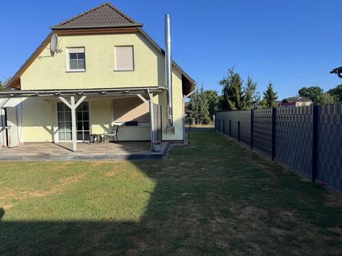 Foto - Einfamilienhaus mit Platz für Familie im grünen