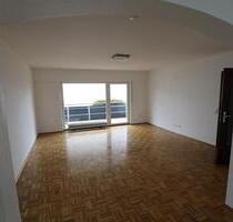 3 Zimmer Wohnung am Waldrand Balkon Stellplatz Einbauküche - Östringen