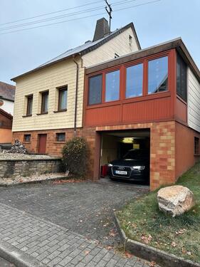Foto - Einfamilienhaus mit Garten, Garage und Platz für ganze Familie