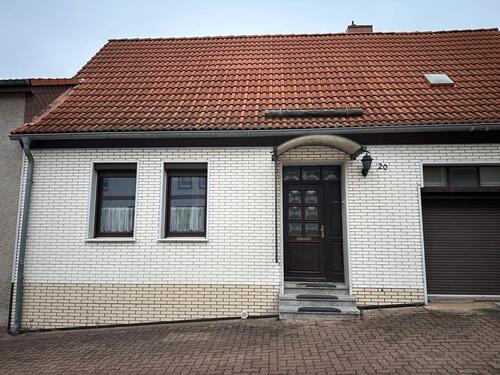 Foto - Haus mit Garage Keller Zentrum Kita