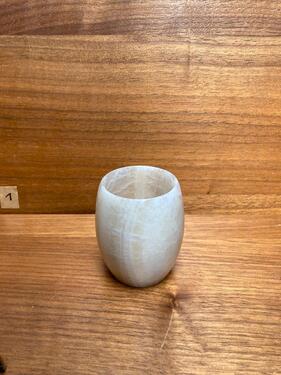 Foto - Kleiner Becher Marmor Stein - 7,00 EUR Kaltmiete, ca.  0,00 m²
