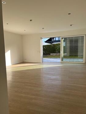 Foto - Moderne, helle 2-Zimmer EG Wohnung mit Terrasse und Einbauküche