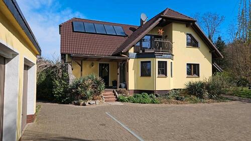 Foto - Großzügiges Einfamilienhaus mit sep. Einliegerwohnung in Seenähe