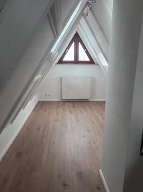 Foto - Dachgeschoss Wohnung Zimmer zu vermieten Frauen WG
