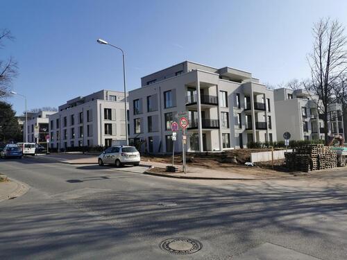 Foto - Luxus Pur mit viel Grün herum - 5 Zi. EG. mit Garten, Klimaanlage und hochwertigen Ausstattung.