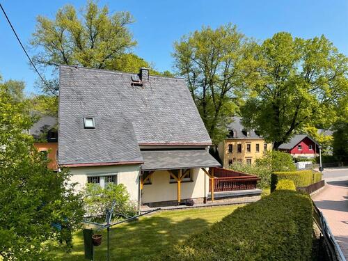 Foto - Einfamilienhaus mit Carport, Garage, Gartenhäuschen & Terrasse