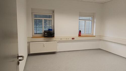 Foto - Raum zu vermieten als Büro, Lager oder Praxis