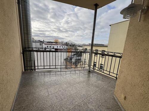 Foto - Einbauküche, Aufzug und 2x Balkone! Großzügige 4- Zimmer Wohnung mit Stellplatz