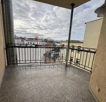 Einbauküche, Aufzug und 2x Balkone! Großzügige 4- Zimmer Wohnung mit Stellplatz - Gera