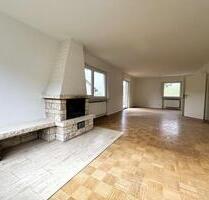 Erstbezug nach Sanierung - Schöne 3,5-Zimmer-Wohnung im OG an den Weinbergen - Weinstadt
