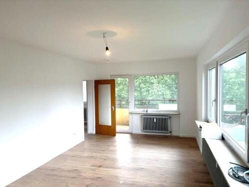 Foto - Neu sanierte 2-Zimmer-Wohnung mit Balkon in Sulzbach (Taunus)