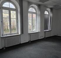 Ansprechende Bürofläche am Rande der Hofer Altstadt - repräsentative Umgebung - ca. 64 m² Gesamtfläche - optional 2 Stellplätze gegen Aufpreis möglich