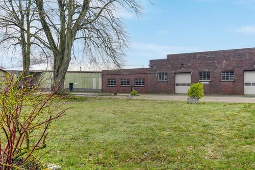 Foto - Hallen und Stellplatzvermietung