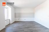 Foto - Hier beginnt Ihr neues Kapitel: Renovierte Wohnung inkl. neuer Einbauküche in Hermeskeil Zentrum.