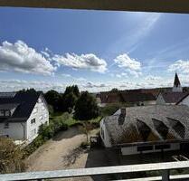 Erstbezug: Großzügige 3 Zimmer Dachgeschosswohnung mit EBK und TG-Stellplatz in Ulm-Lehr!