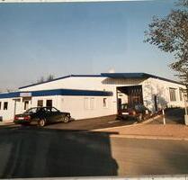 Vielseitige Gewerbehalle, Bürotrakt, Rampe & Stellplätze - Neulingen