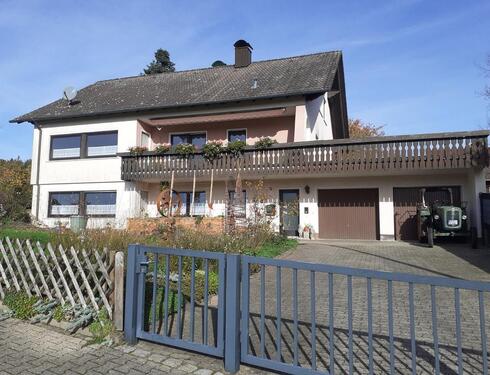 Foto - Großes Wohnhaus bei Marktheidenfeld in idyllischer Ortsrandlage