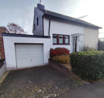 Foto - Familientraum mit Gartenidylle und Doppelgarage in Stolberg-Atsch