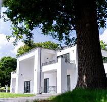 Provisionsfrei! Edle Villa auf traumhaft grünem Grundstück - Bremerhaven Wulsdorf