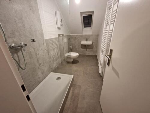 Foto - ***Komplett sanierte Dachgeschoßwohnung ***