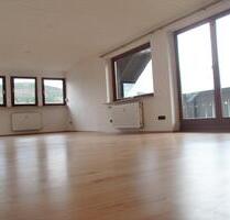 Sonnige 3,5 Z-Wohnung mit Terrasse und Südbalkon - Burgsinn