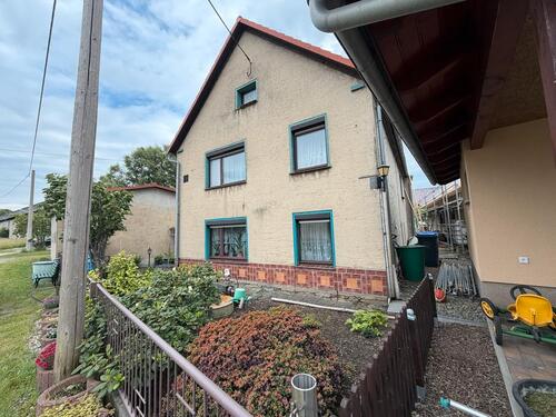 Foto - Haus mit Garage, Werkstatt - Perfekt für Bastler