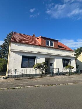 Foto - Modernisiertes Zweifamilienhaus mit großem Garten in ruhiger Lage