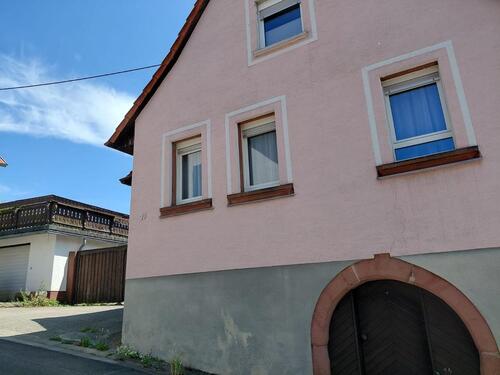 Foto - Charmantes Einfamilienhaus mit Nebengebäuden,Garage&Dachterrasse