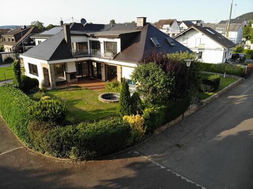 Foto - Einfam. Haus in bester Lage mit freiem Blick ins Grüne
