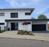 Großzügiges EFH mit hochwertiger Ausstattung und sonnigem Garten - Laberweinting