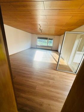 Foto - 5-Zimmer-Wohnung mit Küche, Bad, Garten und Garage