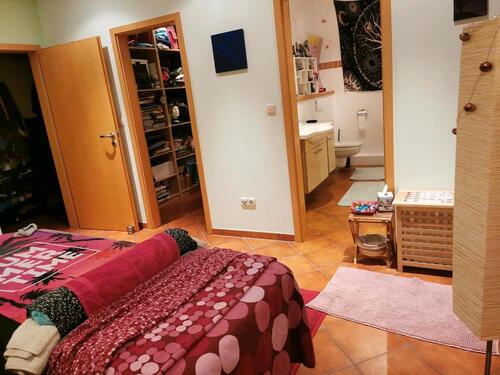 Foto - Raum zu vermieten, seperat begehbar, mit Bad