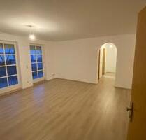 Helle 2,5-Zimmer-EG-Wohnung mit Terrasse und EBK, Tiefgarage - Niedernhall