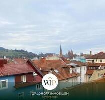 Zentrale 4 ZKB Wohnung mit Fernblick, PKW Stellplatz und 2 Balkonen - Neustadt an der Weinstraße