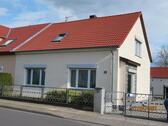 Foto - Grundstück mit Haus und Nebengebäude
