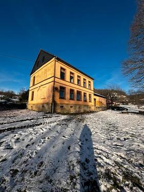 Foto - Schulhaus mit Charm und viel Potential